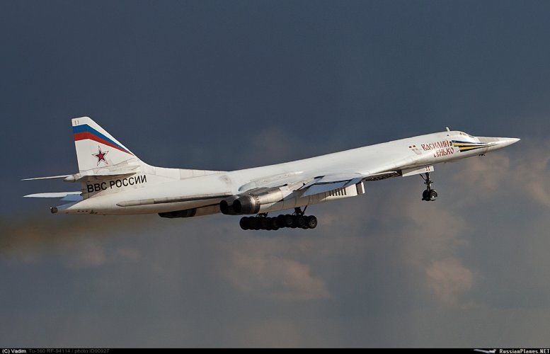 Tu-160 11 red.jpg