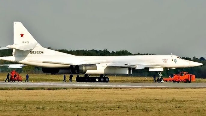 Tu-160 15 red.jpg
