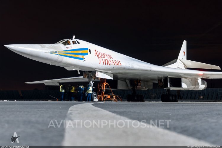 Tu-160 18 red.jpg