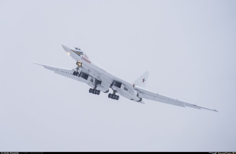 Tu-160 20 red.jpg