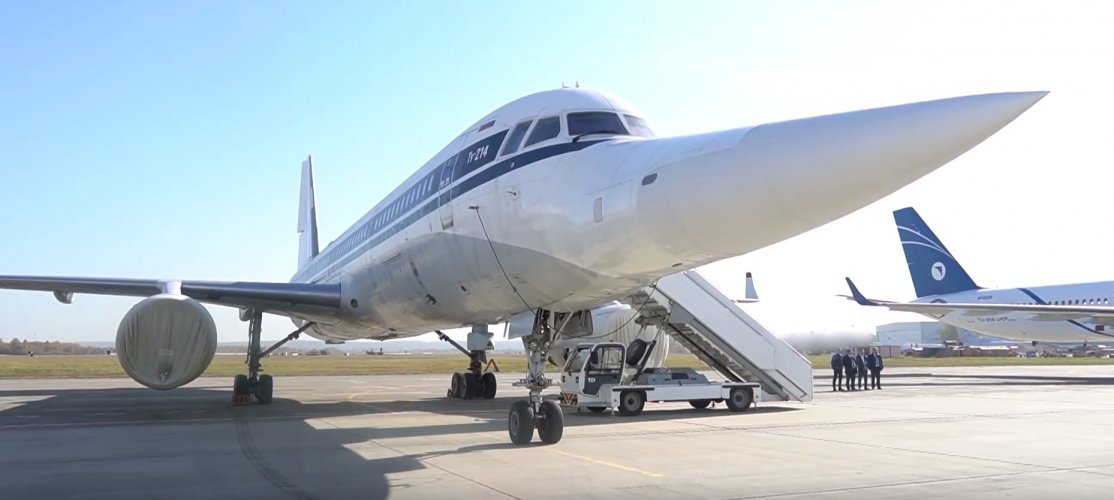 Tu-214 mit Nase der Tu-160 (Videosequenz).jpg