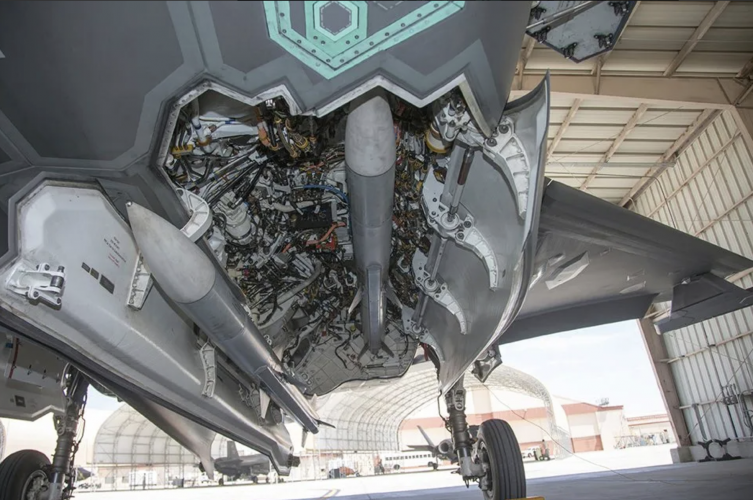 AIM-120.png