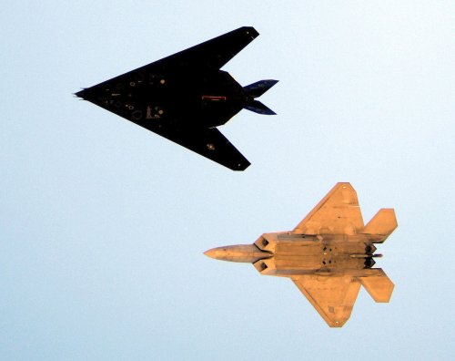 F-22A and F-117A.jpg