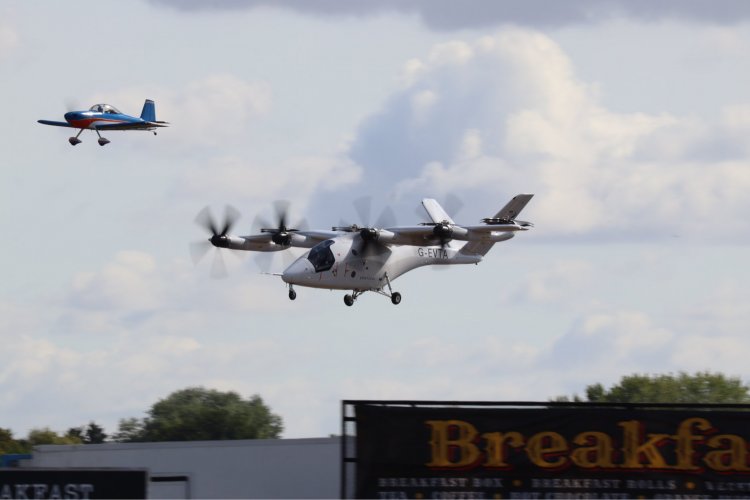 riat_2025_Vertical_VX4_1.jpg