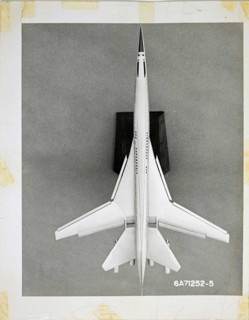 Boeing-Supersonic-Transport-Brochure-1960-1-768x986.jpg