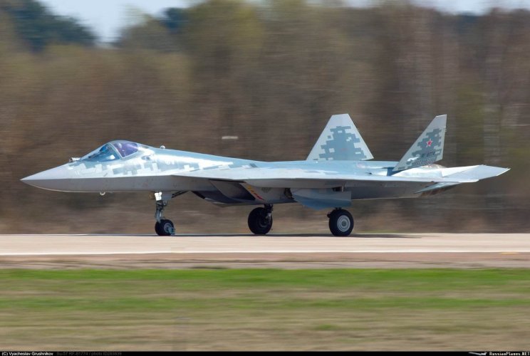 Su-57 Bort br 01 plavi RF-81774.jpg