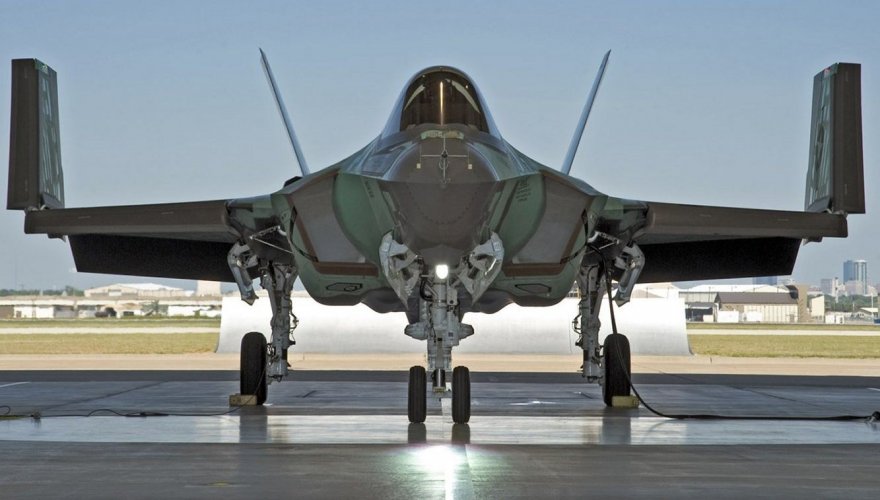 F-35C-wings-up.jpg