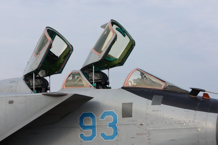 MiG-31BM_at_the_MAKS-2013_(03).jpg