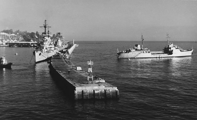 Chilean_warships_at_Valparaiso_September_1975.jpg