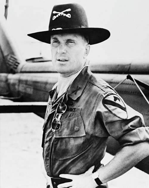 robert-duvall-in-apocalypse-now-1979--album.jpg