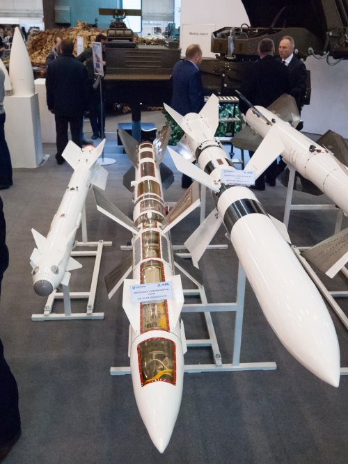R-27_air-to-air_missiles_01.jpg