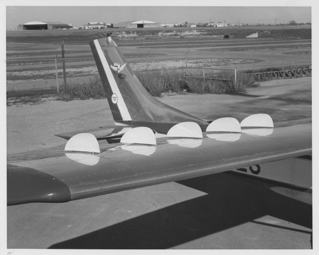 Wren 460 N3182S directional spoliers detail.jpg