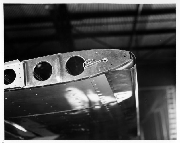 Wren 460 leading edge detail.jpg