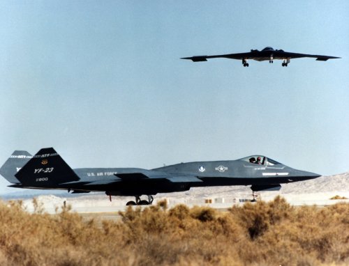 YF-23 and B-2.jpg