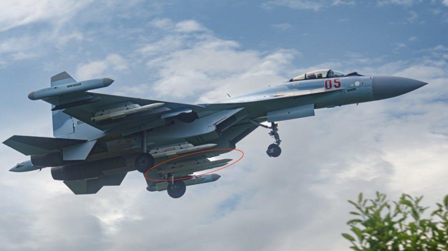 Su-35S sa R-77M.jpeg