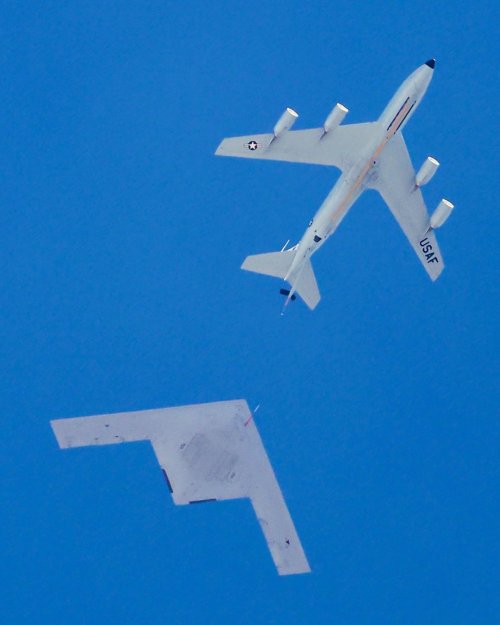 jmh.creates, JarodMHamilton (2026.03.11) - B-21 Aerial Refueling over One Pine, California #3.jpg