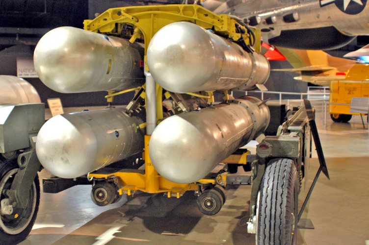 Mark_28_Thermonuclear_Bomb.jpg