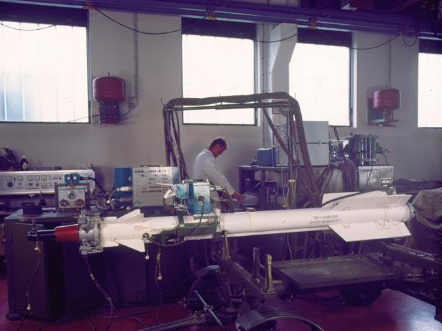 R-73E na ispitno-mernoj stanici u VZ MoST 1.jpg