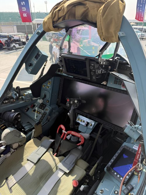 Su-57E cockpit.jpg