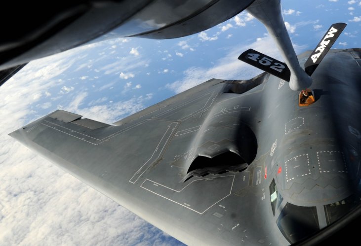 B-2_Spirit_refueling.jpg