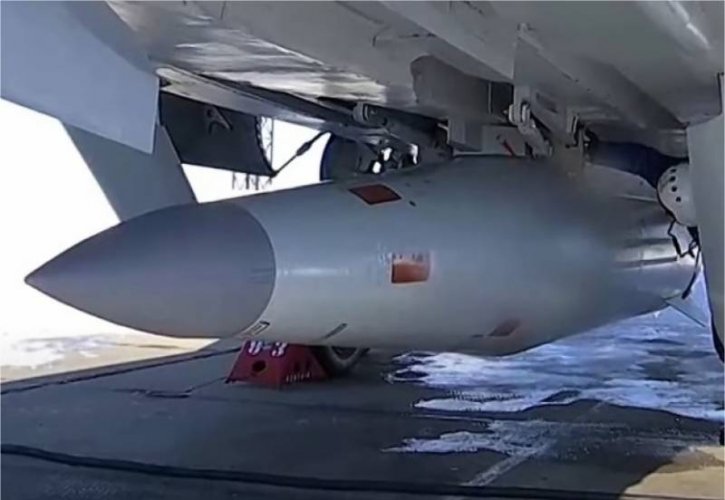 Kh-47_Kinzhal_air-launched_nuclear-capable_hypersonic_missile_Russia_003.jpg