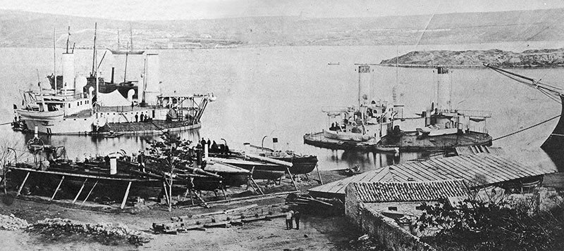 Monitors-novgorod-and-vitse-admiral-popov-in-sevastopol.jpg