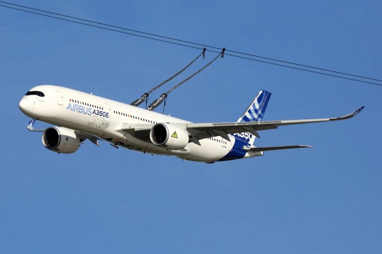 Flugzeug-Oberleitung.jpg