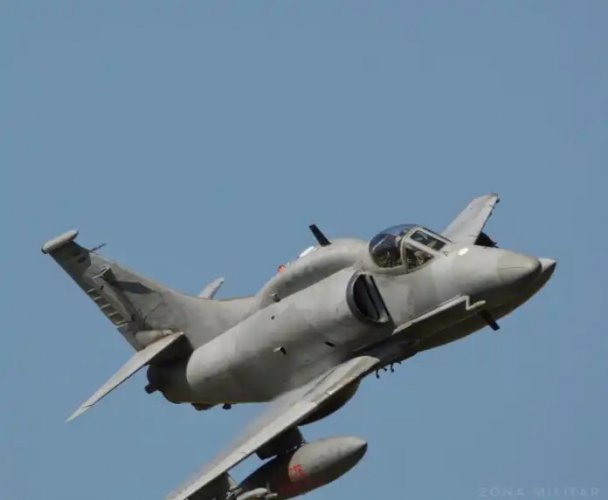 A-4AR-Fightinghawk-Fuerza-Aerea-Argentina-Cordoba-8.jpg