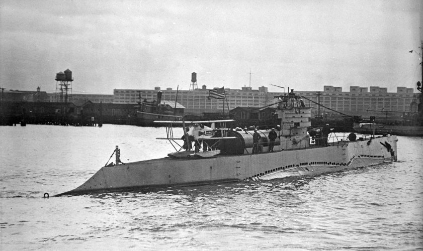 USS S-1.jpg