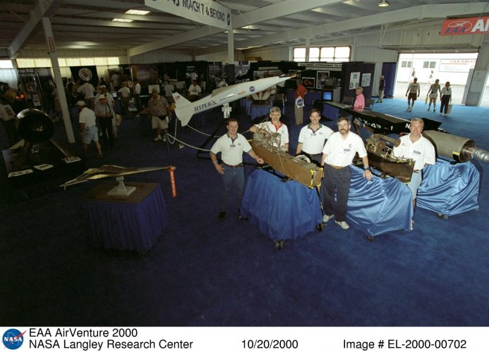 EL-2000-00702.jpg