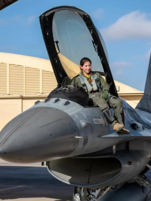 the-first-female-f-16-pilot-to-graduate-from-the-chilean-v0-vc4hd0ggwd3h1.jpg