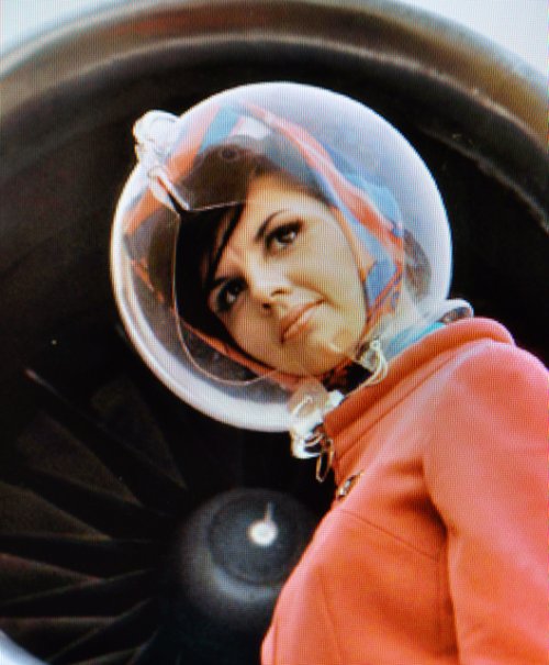 airlines_braniff_spacebubble.jpg