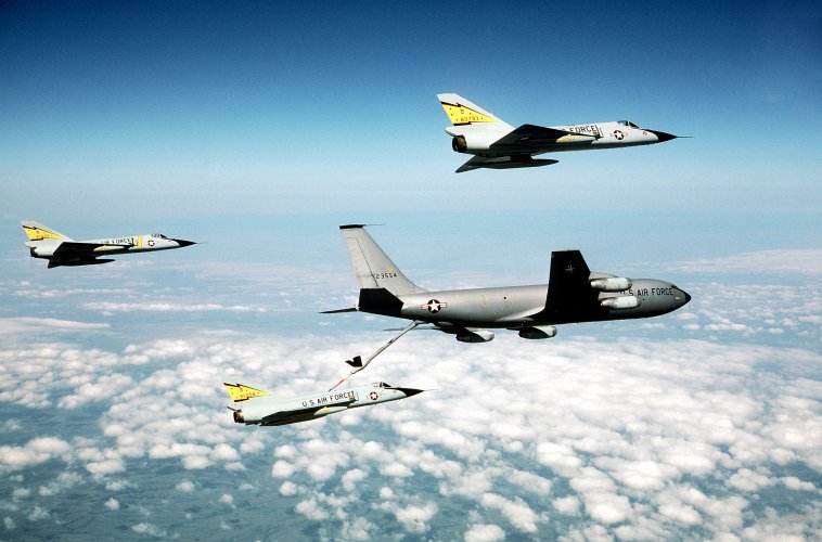 F-106s_5th_FIS_refueling_from_KC-135_1981.JPEG