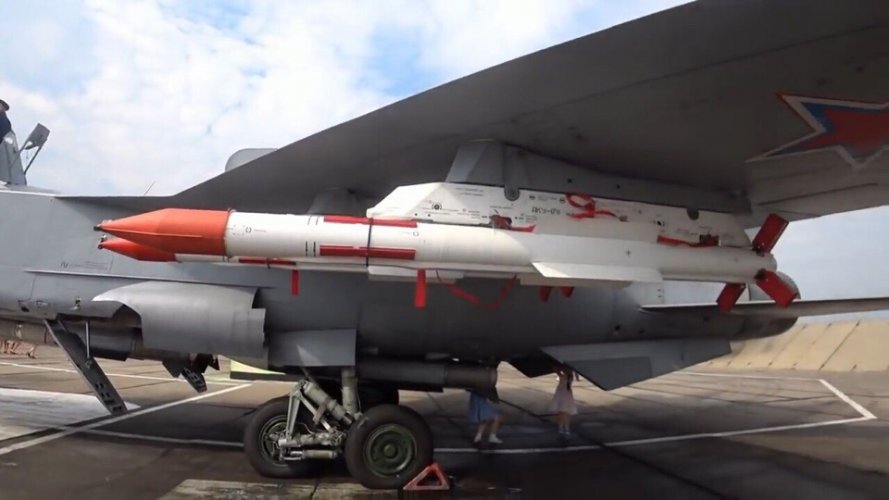 MiG-31BM with R-37M.jpg