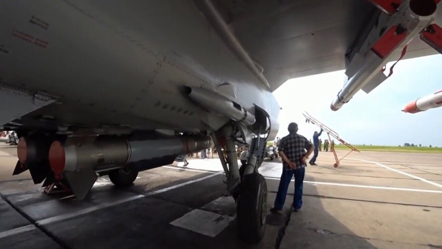 MiG-31BM with R-37M 1.jpg