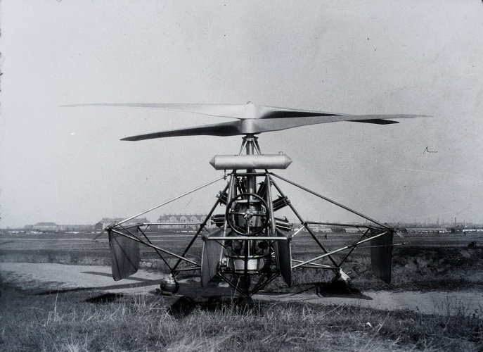 AH-4_helikopter_fortepan_132183.jpg