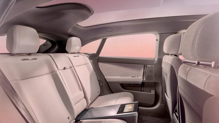 RR_GT_INTERIOR_REAR-SEATS_.jpg