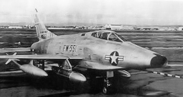 North_American_F-100A-10-NA_Super_Sabre_53-1551.jpg
