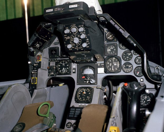 a-yf-16-aircraft-cockpit-bc6ec7-640.jpg
