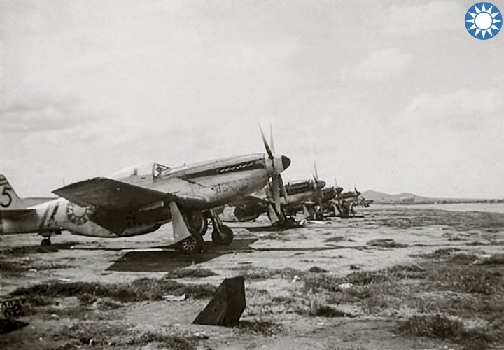 Chinese-ROC-P-51D-Mustangs-lined-up-at-a-base-in-China-1945-03.jpg