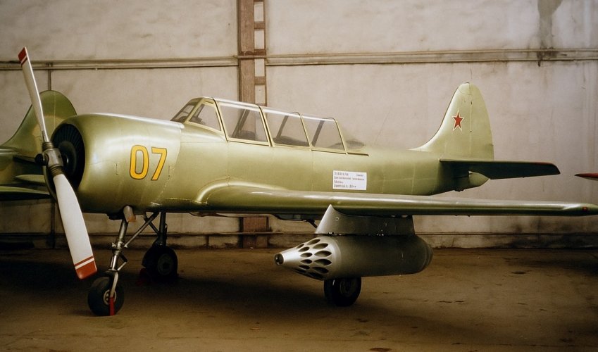 Yak-52B.jpeg