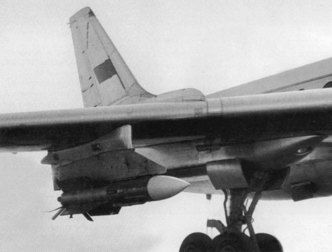R-33 test  in 1975 with Tu-104LL-2.jpg