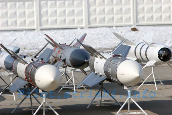 R-33S i R-33 u prvom redu.jpg