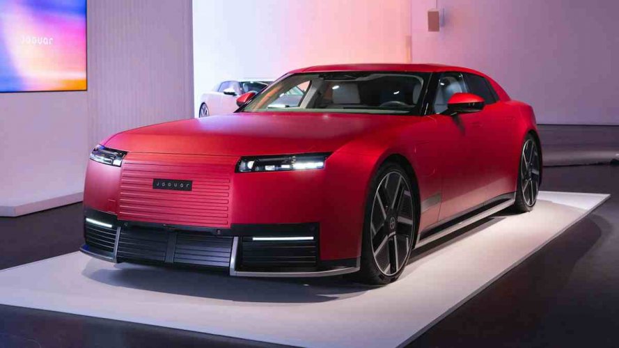 2027-Jaguar-Type-01-front-red-Carwow-1.jpg