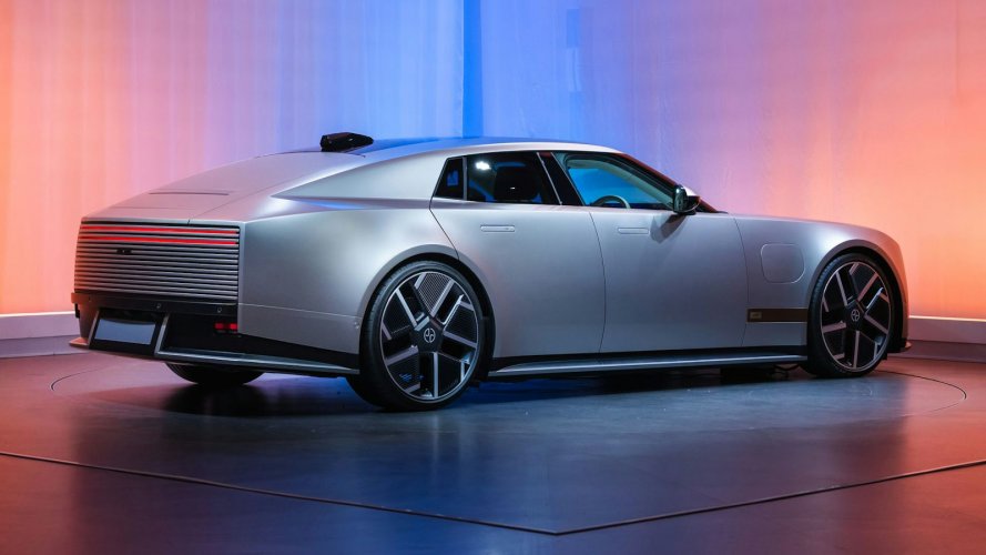 2027-Jaguar-Type-01-rear-silver-Carwow.jpg
