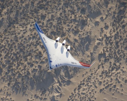 750px-Boeing_X-48B_banks_in_flight_over_Edwards_AFB.jpg