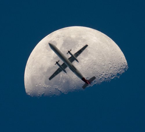moonplane_thomas_big.jpg