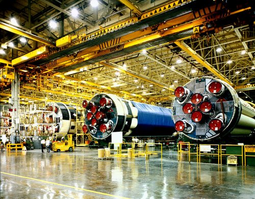 770px-The_First_Stages_of_Saturn_IB_in_Final_Assembly_-_GPN-2000-000043.jpg