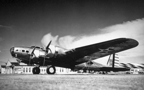34BS B-17 at McChord Field.jpg