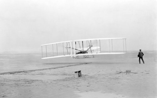 Wright-flyer-1680-1050.jpg